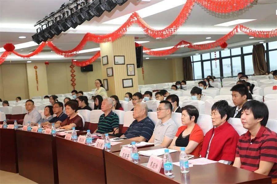 新时代文明实践 | “爱心车厢” 载爱前行